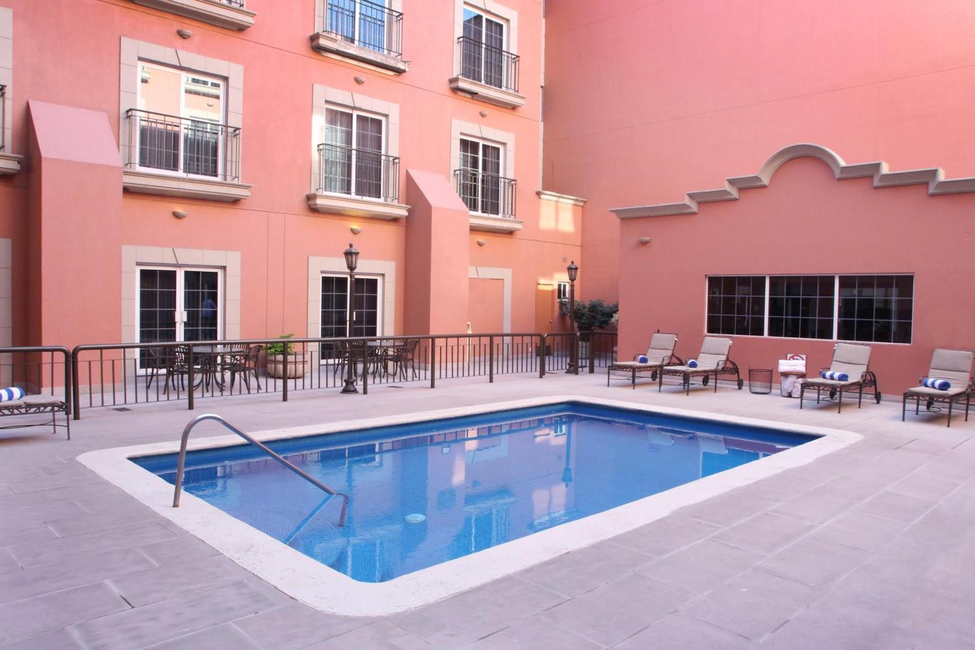 Holiday Inn Express Torreon By Ihg Екстериор снимка